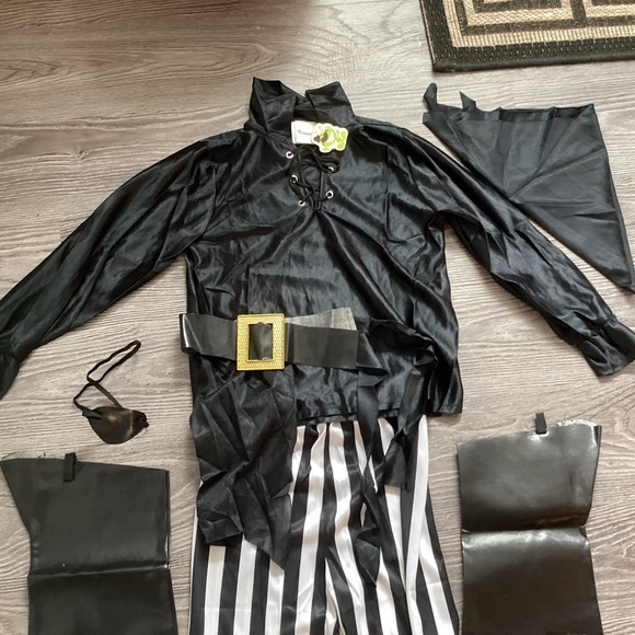 Boys Pirate Costume - Picture 5 of 6